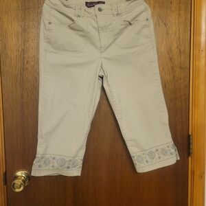 Gloria Vanderbilt Cream Pants